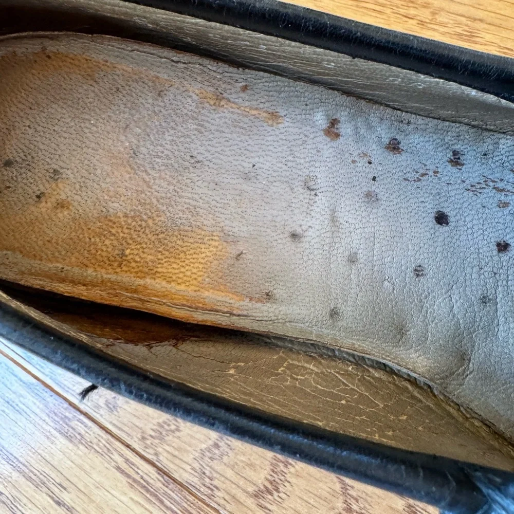 Women’s, vintage, Gucci loafers in size 6AA - Picture 8 of 14
